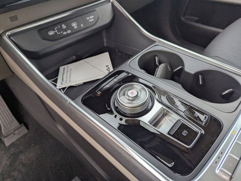 New 2025 Kia Carnival EX image 11