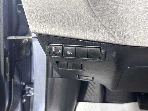 Used 2023 Toyota Corolla Cross L image 21