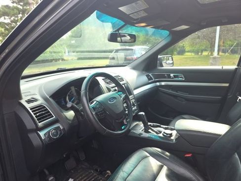 Used 2016 Ford Explorer XLT w/ Equipment Group 202A AWD/4WD image 12