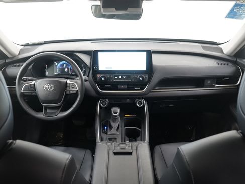Used 2025 Toyota Grand Highlander XLE image 17