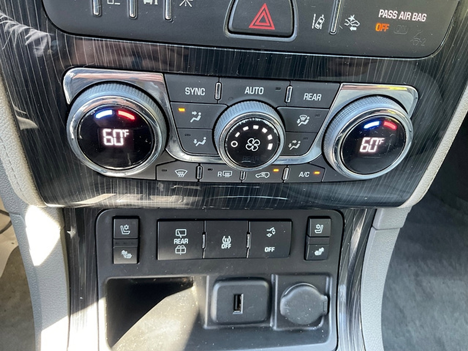 Used 2016 Chevrolet Traverse LTZ FWD image 26