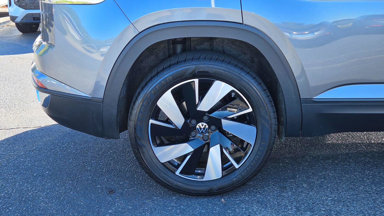 Certified 2024 Volkswagen Atlas Cross Sport SE AWD/4WD image 16