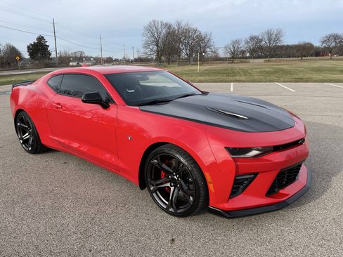 Used 2018 Chevrolet Camaro SS RWD image 3