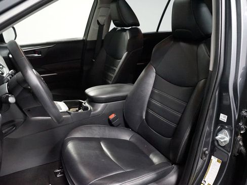 Used 2019 Toyota RAV4 XLE Premium FWD image 26