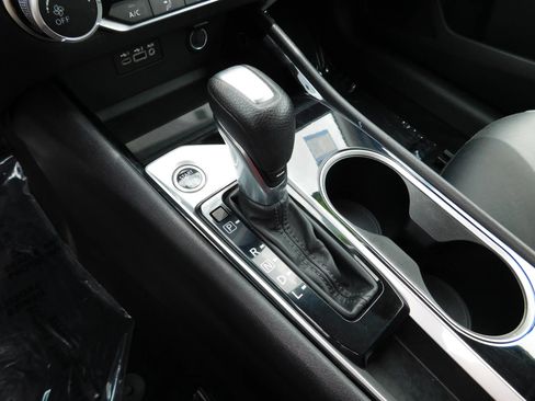 Used 2024 Nissan Altima 2.5 SV FWD image 19