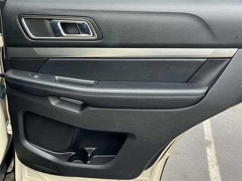 Used 2018 Ford Explorer XLT w/ Equipment Group 202A image 22