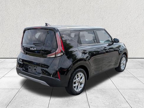 Used 2024 Kia Soul LX w/ Option Group 015 FWD image 3