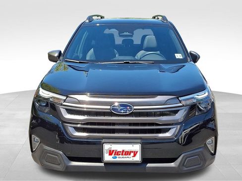 Used 2025 Subaru Forester Premium AWD/4WD image 2