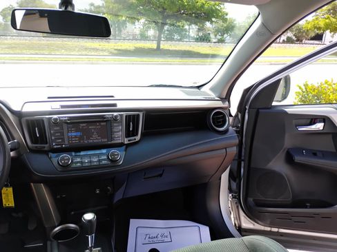 Used 2014 Toyota RAV4 XLE AWD/4WD image 29