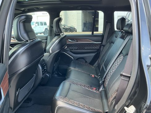 Used 2022 Jeep Grand Cherokee Summit AWD/4WD image 11