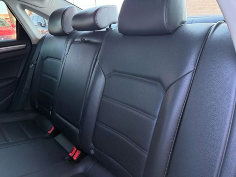 Used 2017 Volkswagen Passat 1.8T R-Line image 43