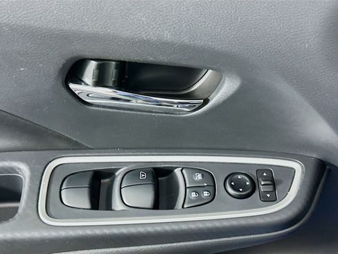 Used 2024 Nissan Versa SR image 15