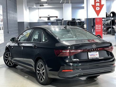 New 2025 Volkswagen Jetta SE image 9