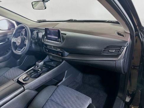 Used 2023 Nissan Rogue SV image 10