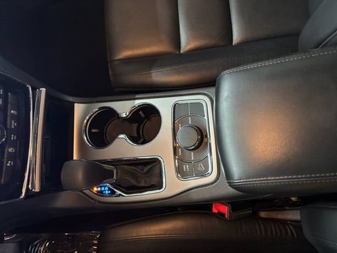 Used 2019 Jeep Grand Cherokee Limited AWD/4WD image 21