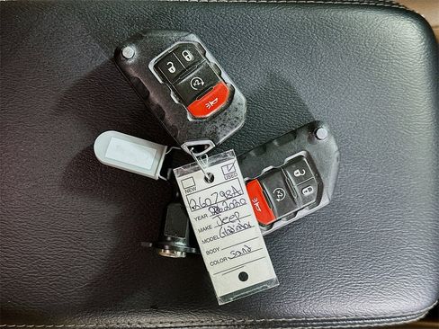 Used 2020 Jeep Gladiator Overland image 35