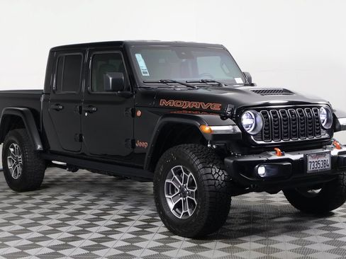 Used 2024 Jeep Gladiator Mojave AWD/4WD image 3
