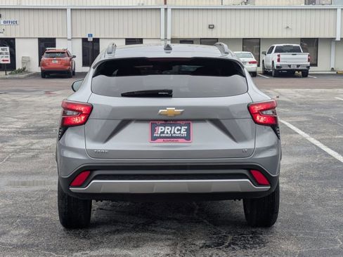 Used 2025 Chevrolet Trax LT image 6