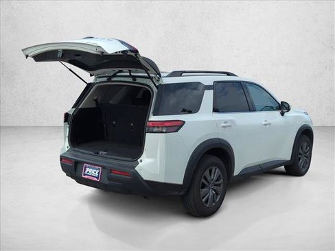 Used 2024 Nissan Pathfinder SV AWD/4WD image 8