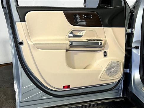 New 2026 Mercedes-Benz GLB 250 4MATIC image 11