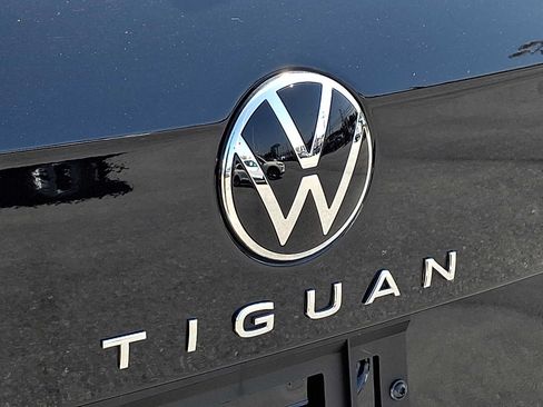 Used 2024 Volkswagen Tiguan SE R-Line AWD/4WD image 29