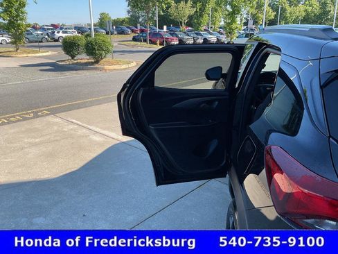 Used 2023 Chevrolet TrailBlazer LT AWD/4WD image 16