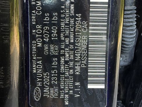 Used 2025 Hyundai Elantra Limited image 34