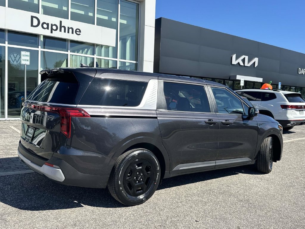 Used 2025 Kia Carnival FWD image 32