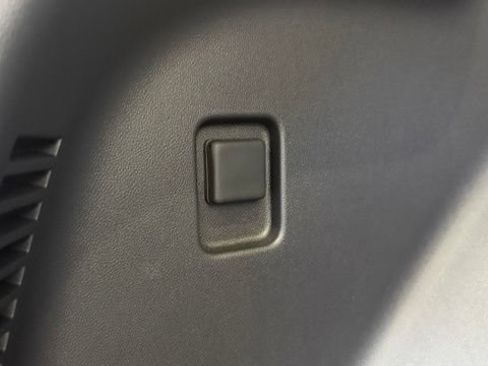 New 2025 Chevrolet Equinox EV LT FWD image 6