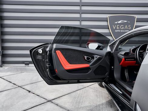 Used 2023 Lamborghini Huracan EVO image 34