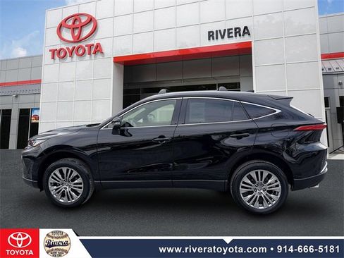 Used 2022 Toyota Venza XLE image 8