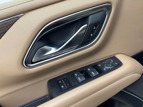 Used 2024 Chevrolet Suburban Premier RWD image 12