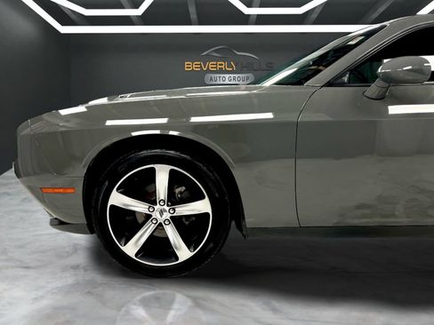 Used 2019 Dodge Challenger SXT image 18