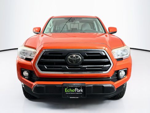 Used 2018 Toyota Tacoma SR5 RWD image 2