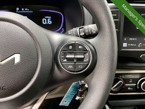 Used 2025 Kia Soul LX w/ LX Technology Package FWD image 25