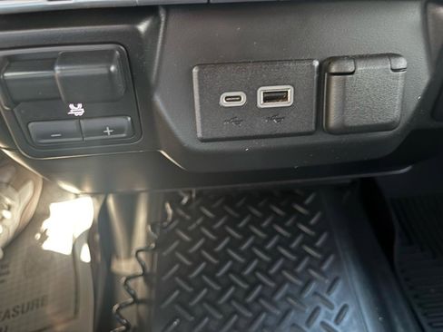 Used 2021 Chevrolet Silverado 1500 Custom Trail Boss w/ LPO, Dark Essentials Package image 31