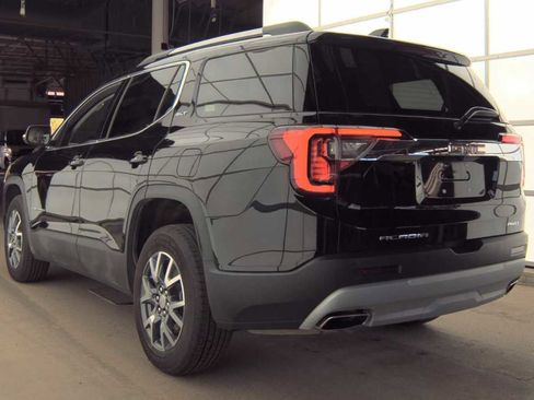 Used 2023 GMC Acadia SLT w/ Preferred Package AWD/4WD image 2