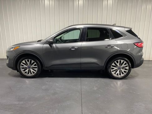 Used 2021 Ford Escape Titanium image 4