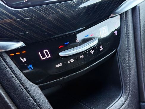 Used 2021 Cadillac XT6 Premium Luxury image 35