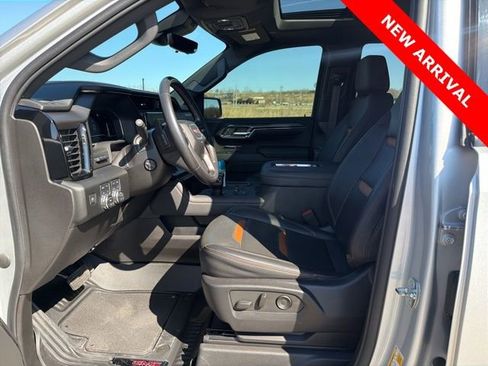 Used 2022 GMC Sierra 1500 AT4 w/ AT4 Premium Package image 18