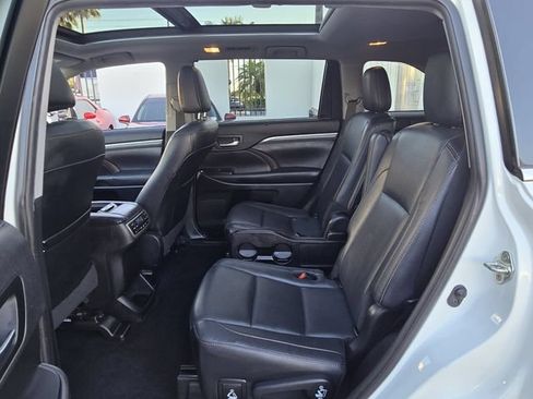 Used 2019 Toyota Highlander Limited AWD/4WD image 16