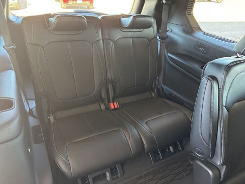 New 2025 Jeep Grand Cherokee L Limited w/ Trailer Tow Package image 15