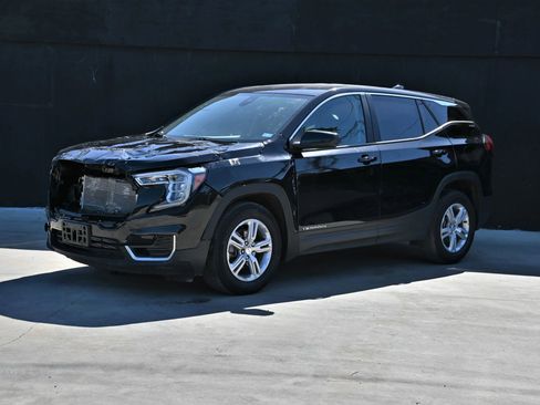 Used 2024 GMC Terrain SLE FWD image 2