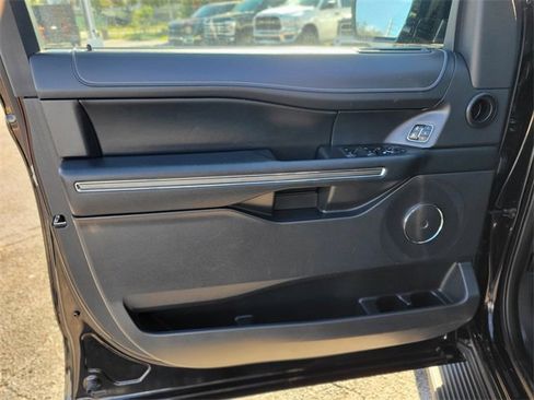 Used 2024 Ford Expedition XLT image 15
