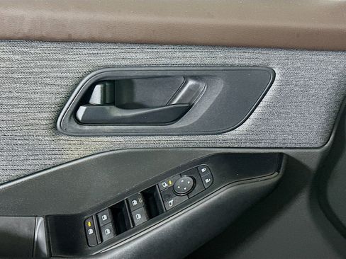 Used 2023 Nissan Rogue S image 15