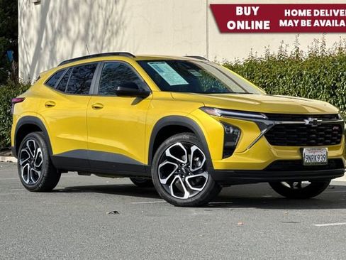 Certified 2025 Chevrolet Trax RS w/ Driver Confidence Package image 1