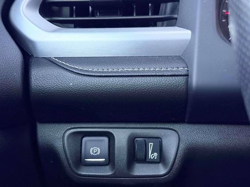 Used 2022 GMC Acadia SLE w/ Driver Convenience Package FWD image 18
