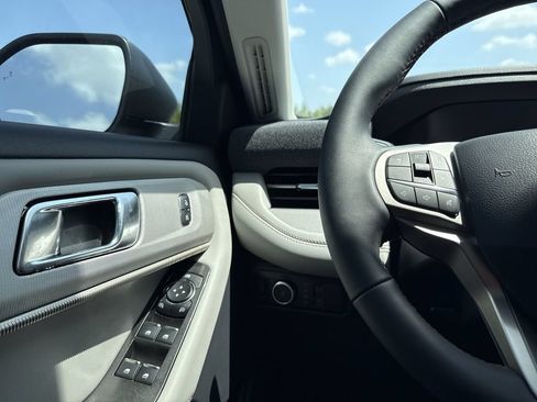 New 2026 Ford Explorer Active w/ Active Comfort Package RWD image 16