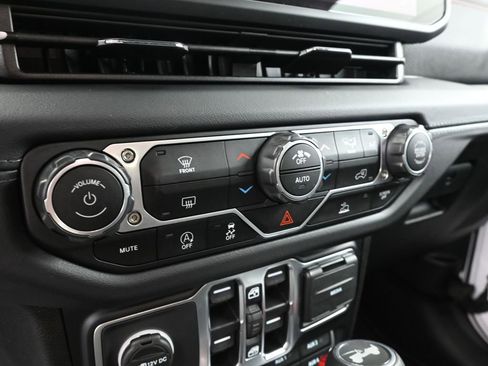 Used 2025 Jeep Wrangler Unlimited Rubicon image 20