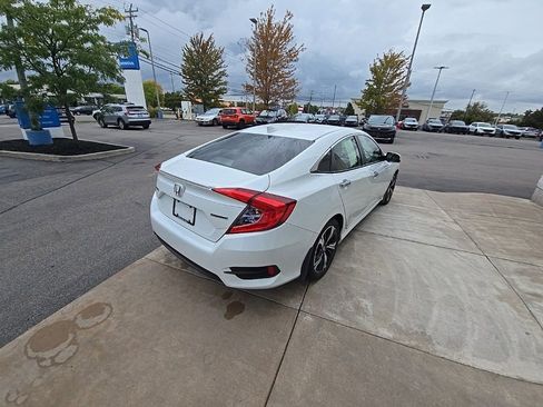 Used 2018 Honda Civic Touring image 3
